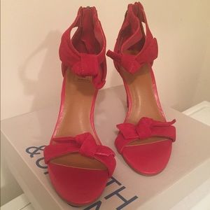 14th & Union Res Velvet Heels